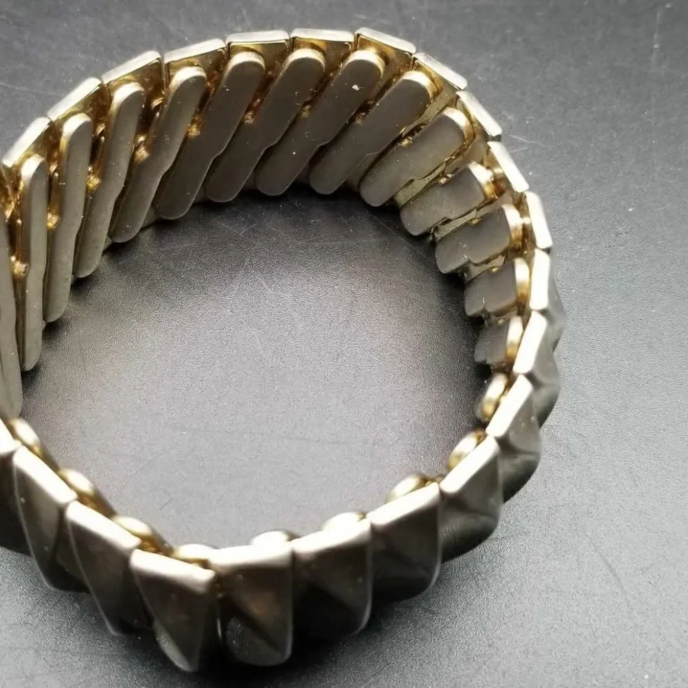 Crown trifari rare sweetheart bracelet B722